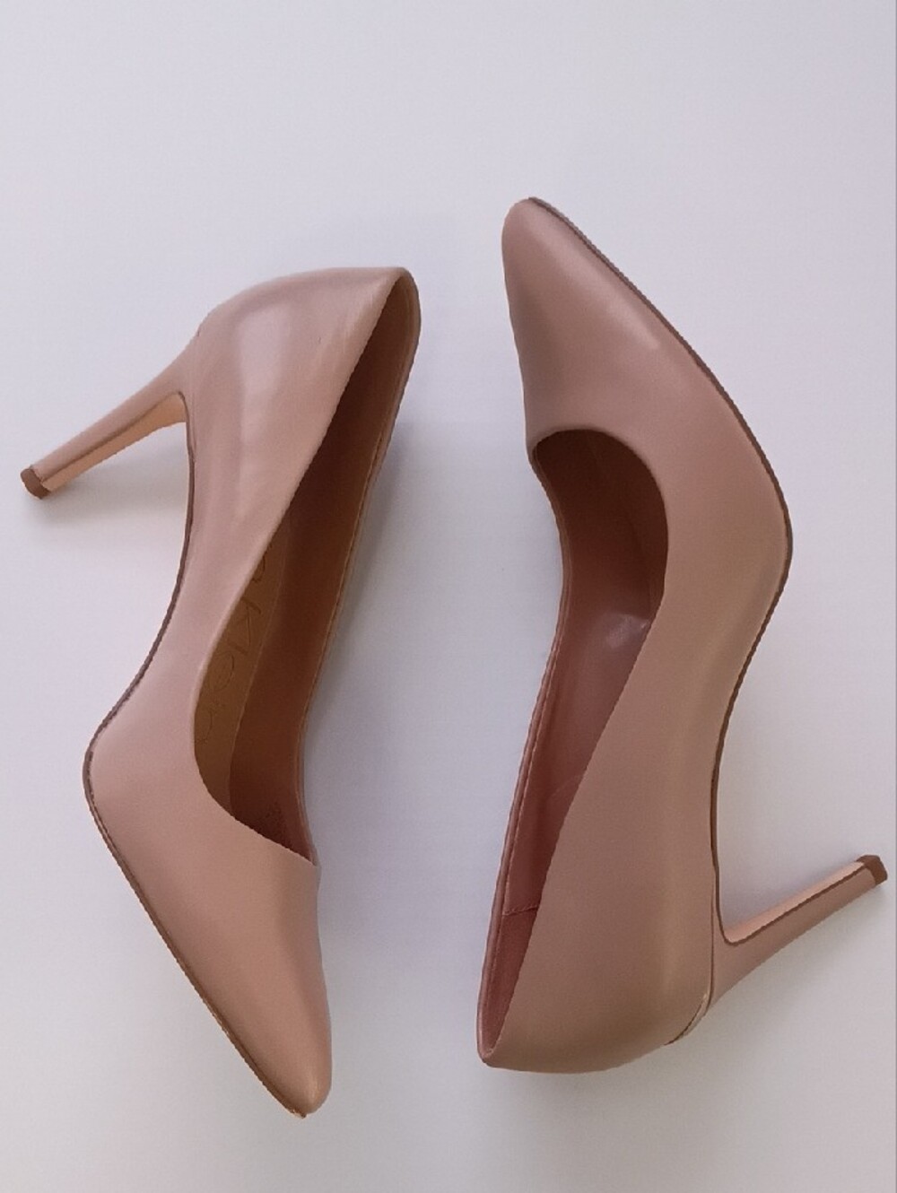 Calvin Klein Kirstin Blush Pointed-Toe Leather Pumps - Picture 4 of 10